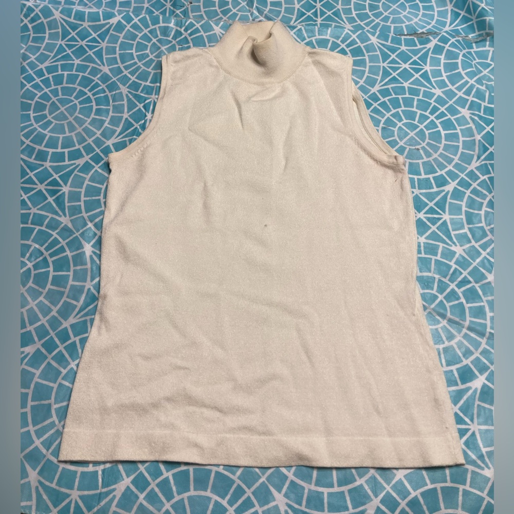 💛TODAY***$15***Patchington off-white mock turtleneck tank top.